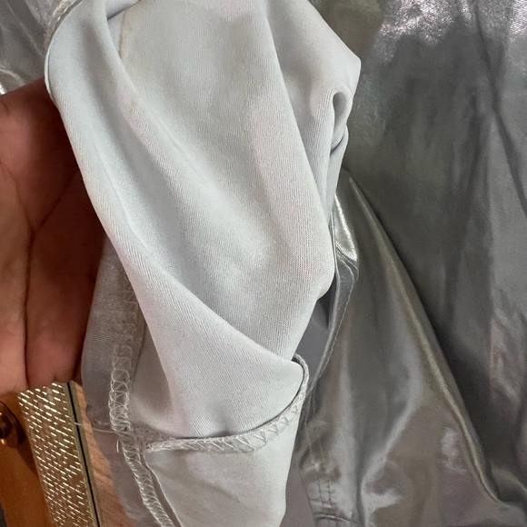 SILVER METALLIC TEE SHIRT BY ZHELIN… SIZE LARGE… EXCELLENT LIKE NEW CONDITION - Picture 5 of 7